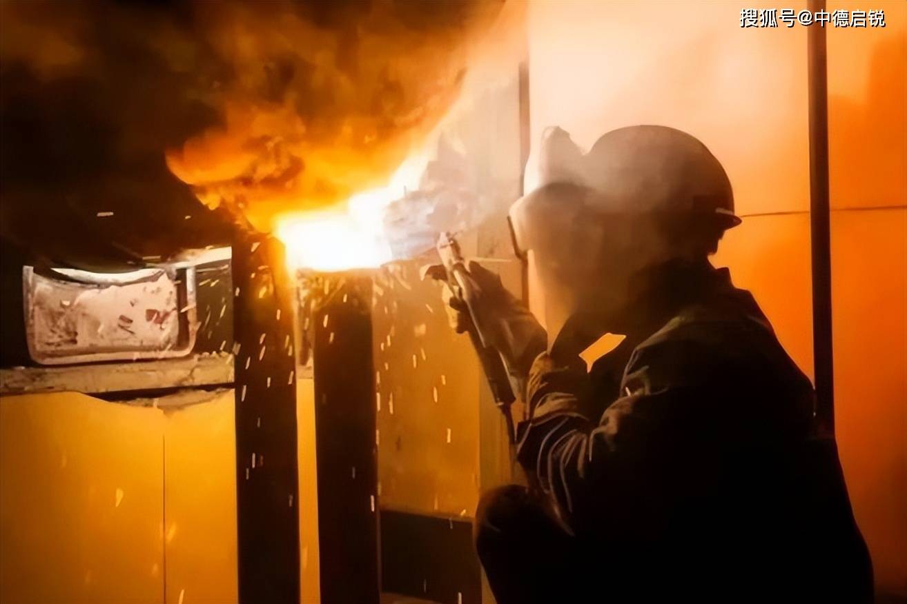 陕西警方紧急提醒，废弃电子烟成德国处理厂纵火主犯，切勿随意丢弃！