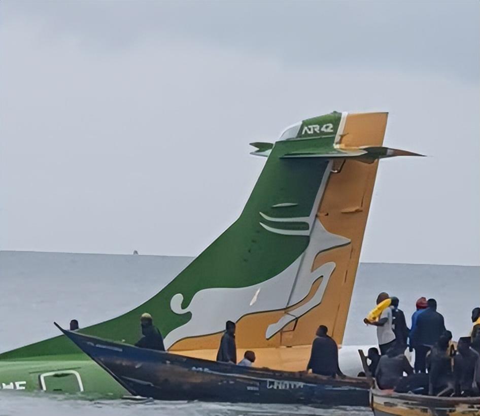 巴西客机机头朝下扎海！震撼画面曝光，搜救全力展开